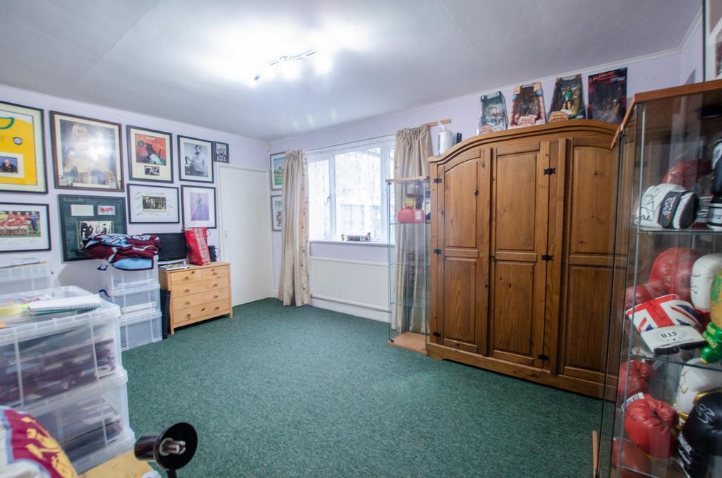 85 Fore Street Bodmin 01208 74182-29