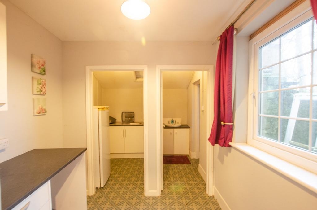 85 Fore Street Bodmin 01208 74182-06