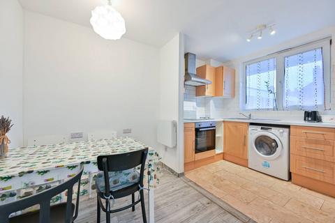2 bedroom flat to rent, Kinglake Street, Elephant and Castle, London, SE17