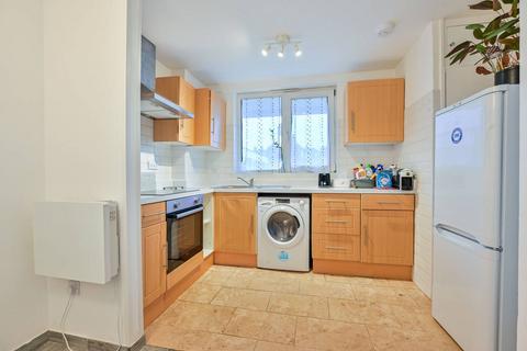 2 bedroom flat to rent, Kinglake Street, Elephant and Castle, London, SE17