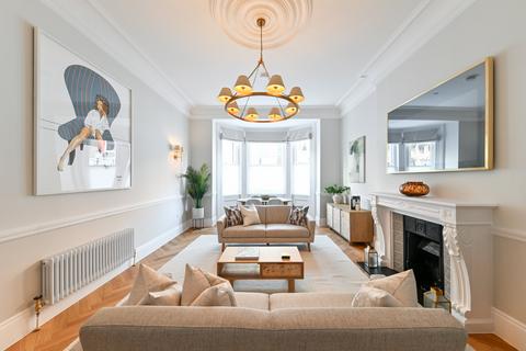 Roland Gardens, Chelsea, South Kensington, London