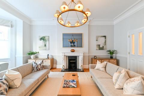 3 bedroom flat for sale, Roland Gardens, Chelsea, London