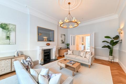 3 bedroom flat for sale, Roland Gardens, Chelsea, London