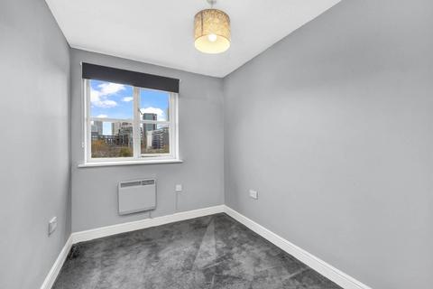2 bedroom flat to rent, London E15