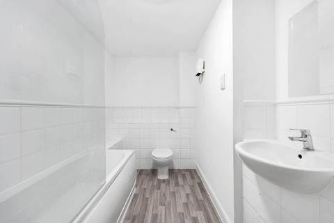 2 bedroom flat to rent, London E15
