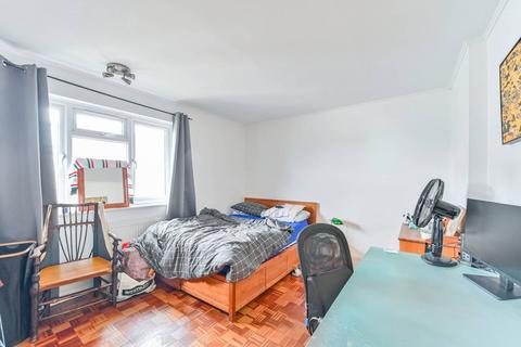 2 bedroom flat to rent, Reedworth Street, Kennington, London, SE11