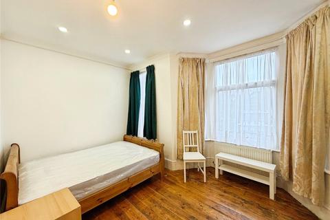 1 bedroom terraced house to rent, Rochester Street, Kent ME4