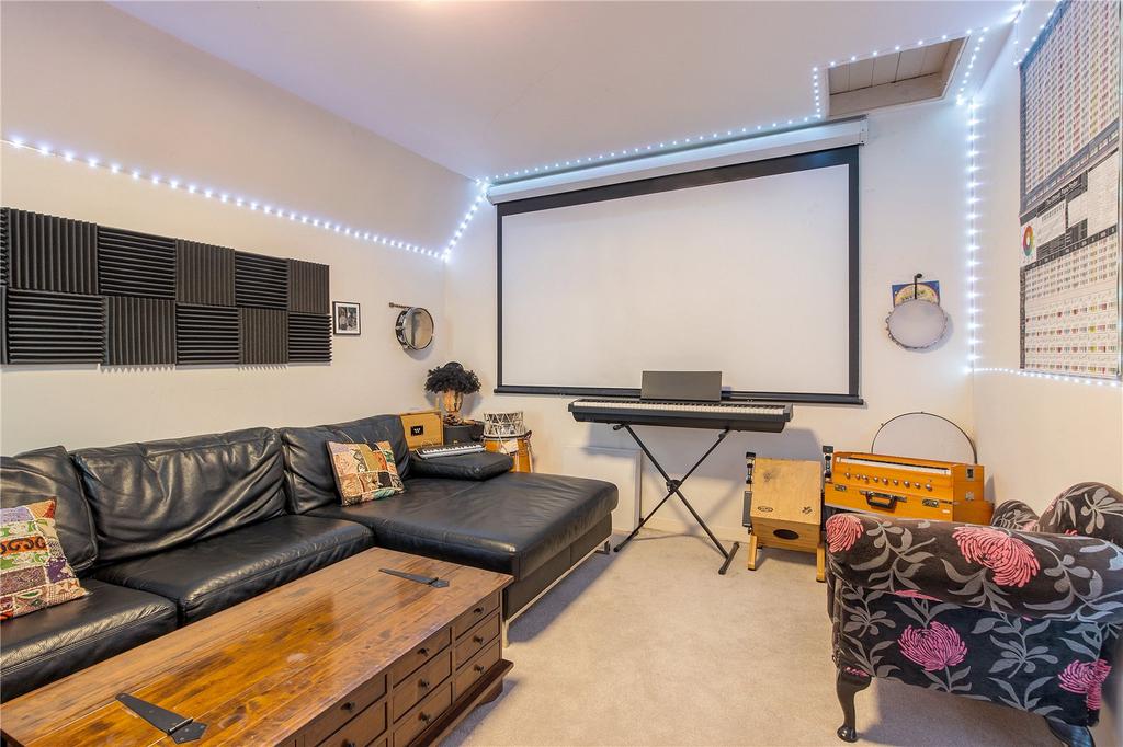 Cinema/Bed 6