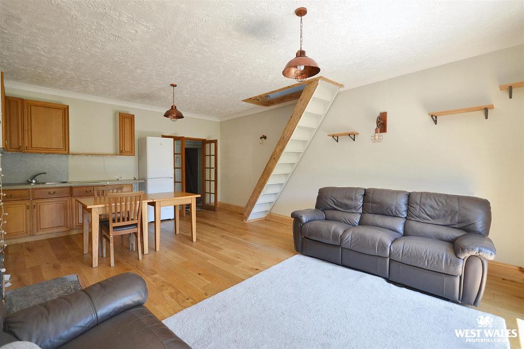 Living Room / Kitchen