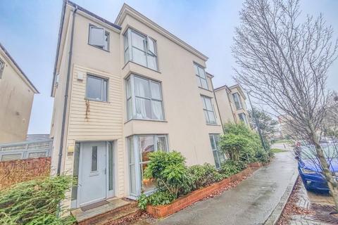 6 bedroom semi-detached house to rent, Long Down Avenue, Gloucestershire BS16