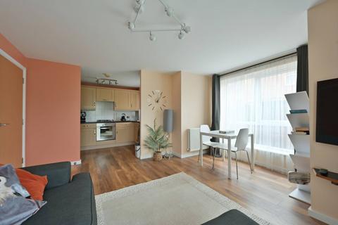 2 bedroom flat to rent, Franklin Avenue, WD18, Watford, WD18