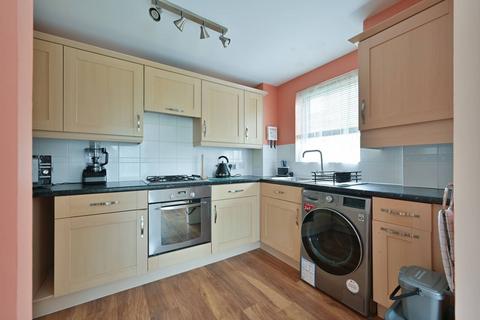2 bedroom flat to rent, Franklin Avenue, WD18, Watford, WD18