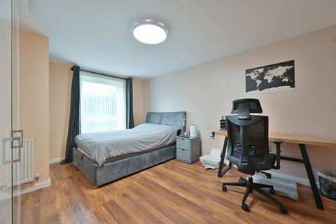 2 bedroom flat to rent, Franklin Avenue, WD18, Watford, WD18