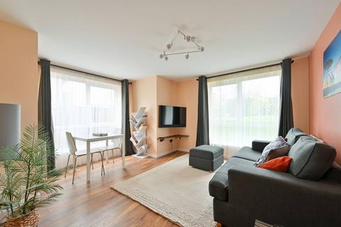 2 bedroom flat to rent, Franklin Avenue, WD18, Watford, WD18