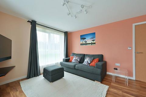 2 bedroom flat to rent, Franklin Avenue, WD18, Watford, WD18