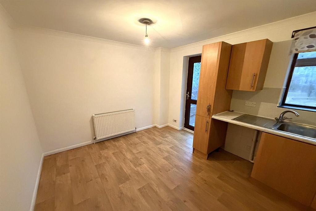 Kitchen 2nd.jpg