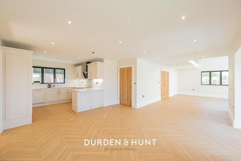 undefined, Mott Street, Loughton, IG10