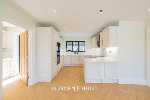 undefined, Mott Street, Loughton, IG10