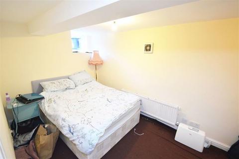 undefined, Egerton Road North