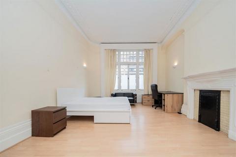 4 bedroom flat to rent, Gloucester Road, London SW7