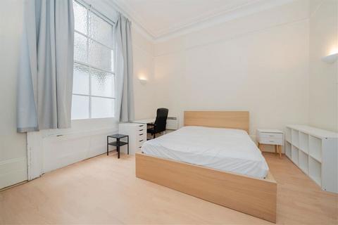4 bedroom flat to rent, Gloucester Road, London SW7