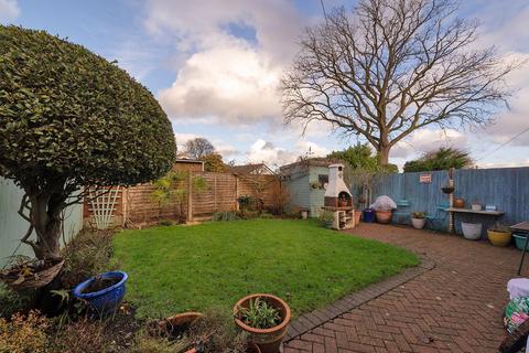 4 bedroom semi-detached house for sale, Lynton Drive, Chatham ME5