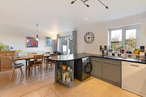 4 bedroom semi-detached house for sale, Lynton Drive, Chatham ME5