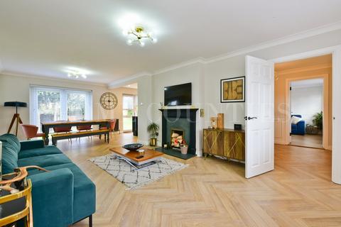4 bedroom detached house for sale, Church Road, Potters Bar, EN6