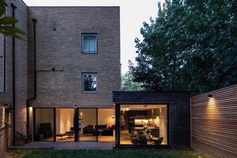 4 bedroom terraced house for sale, Savoy Mews, Clapham, London, SW9