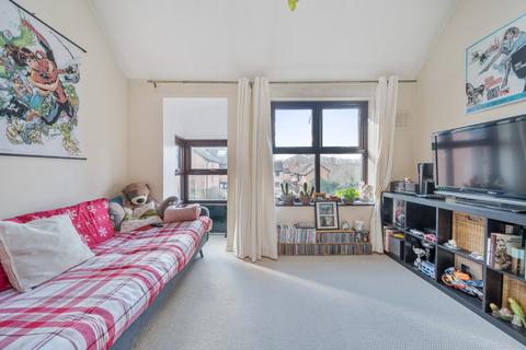 2 bedroom flat for sale, Grovelands Close, Camberwell, London, SE5
