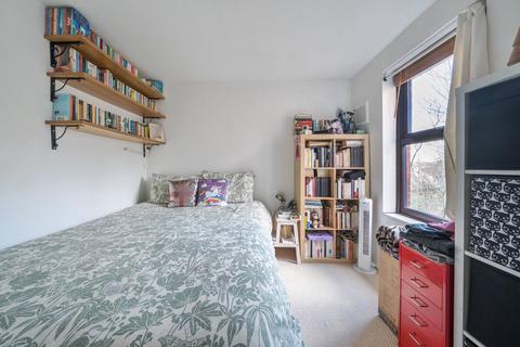 2 bedroom flat for sale, Grovelands Close, Camberwell, London, SE5