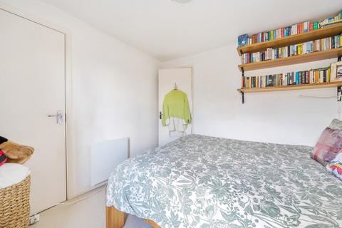 2 bedroom flat for sale, Grovelands Close, Camberwell, London, SE5