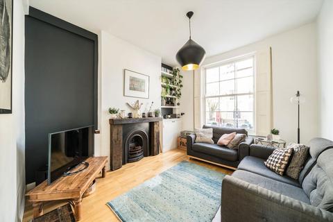 2 bedroom flat for sale, Offord Road, London N1