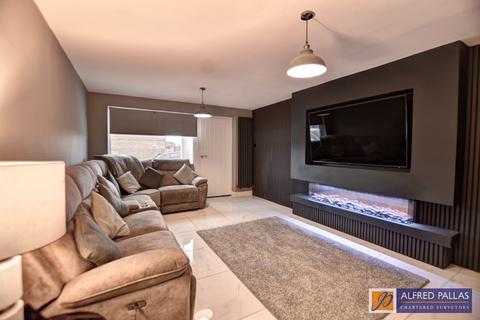 2 bedroom terraced house for sale, Edgeworth Crescent, Fulwell