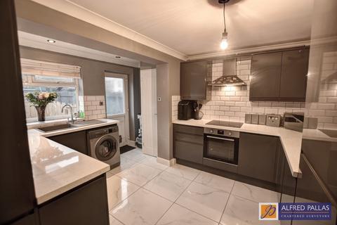 2 bedroom terraced house for sale, Edgeworth Crescent, Fulwell