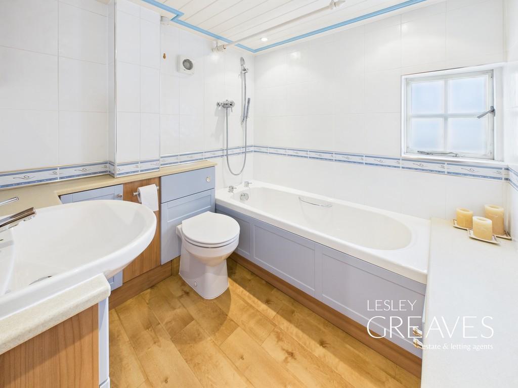 En Suite Bathroom