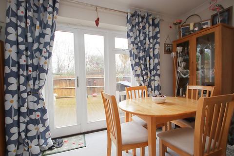 undefined, Holders Close, Billingshurst