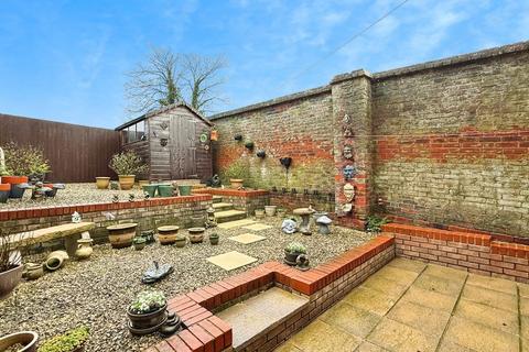 2 bedroom end of terrace house for sale, Coppice Close, Warminster