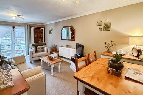 2 bedroom end of terrace house for sale, Coppice Close, Warminster