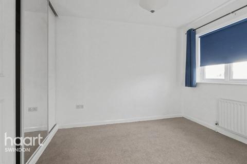 undefined, Evergreens Close, Swindon