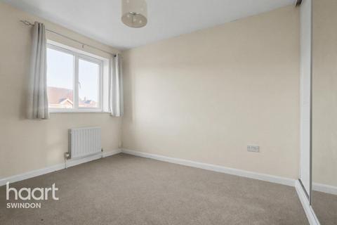 3 bedroom semi-detached house to rent, Evergreens Close, Swindon