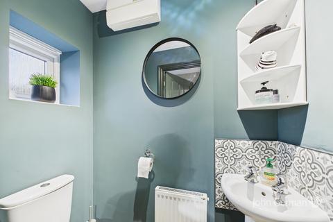 undefined, Rowan Close, Huntington