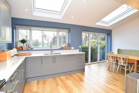 4 bedroom semi-detached house for sale, Maple Close, Harrogate, HG2