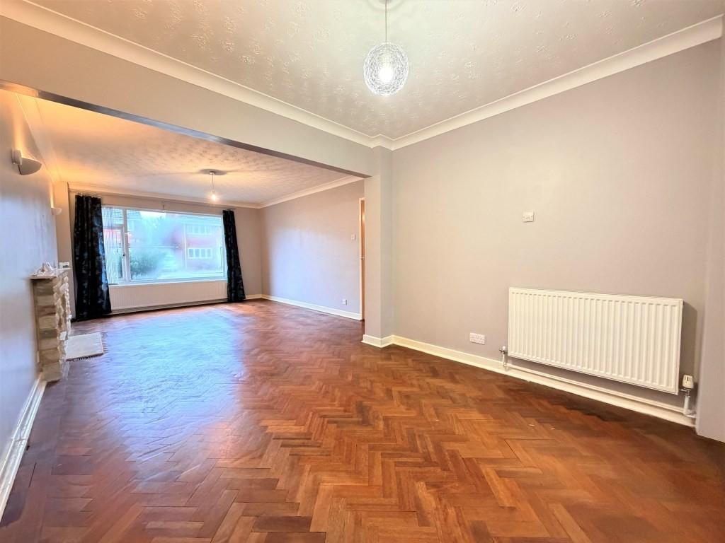 Sitting and dining room2