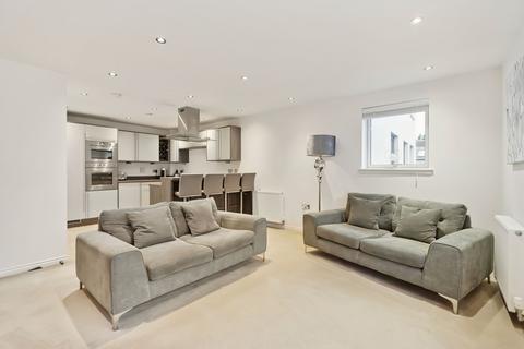 undefined, Hatters Lane, Edinburgh, EH7