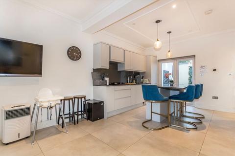 undefined, Warwick Grove, Surbiton KT5