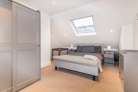 undefined, Warwick Grove, Surbiton KT5