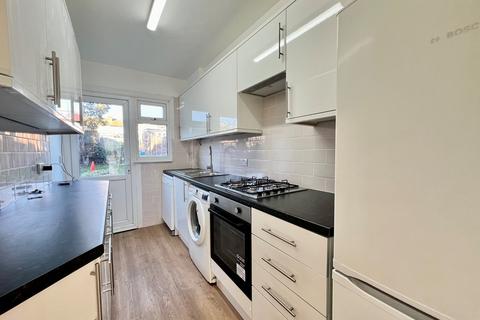 3 bedroom terraced house to rent, Capthorne Avenue, Harrow HA2