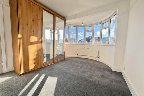 3 bedroom terraced house to rent, Capthorne Avenue, Harrow HA2