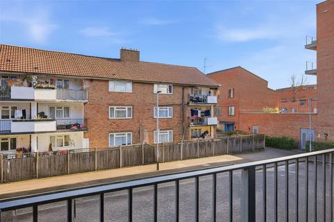 1 bedroom apartment to rent, Hastings Road London, London E16